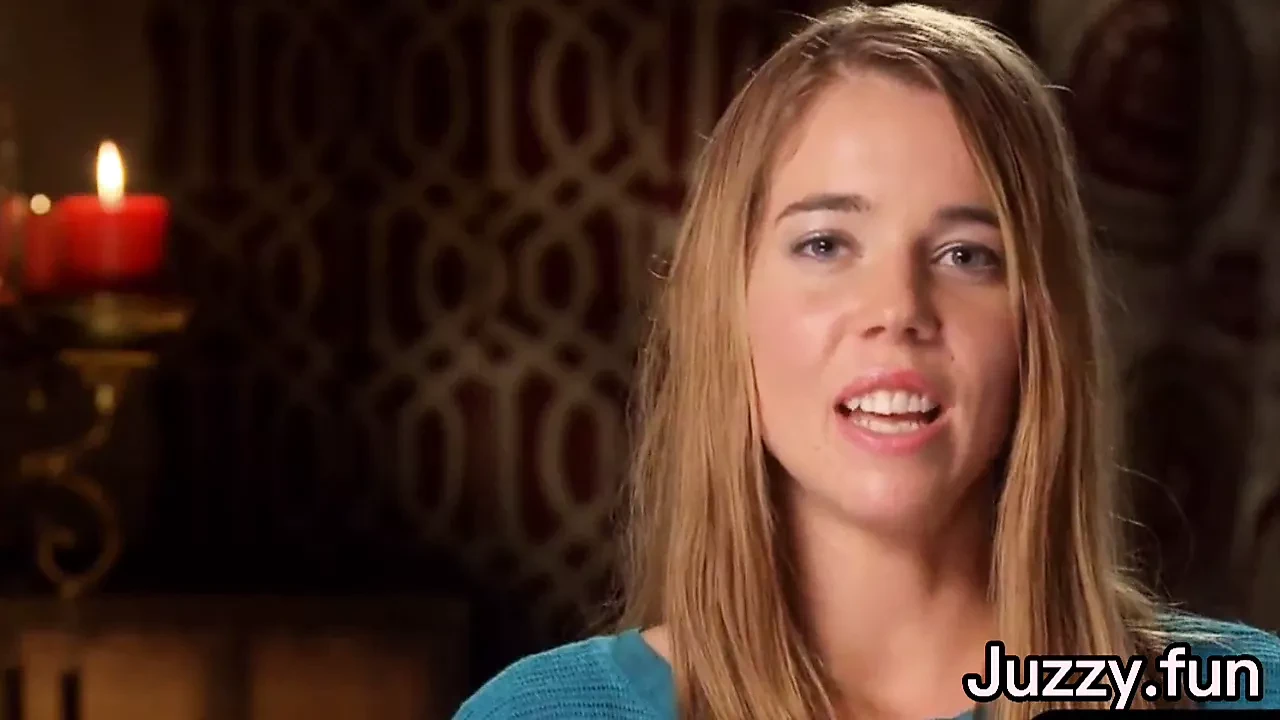 Amateur couple enter the swingers’ house to enjoy group sex