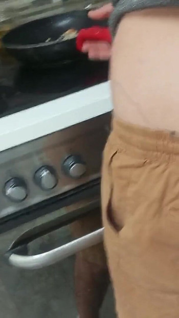 Captivating moment from "Running while I cook is the best, I invite you to enjoy it!"