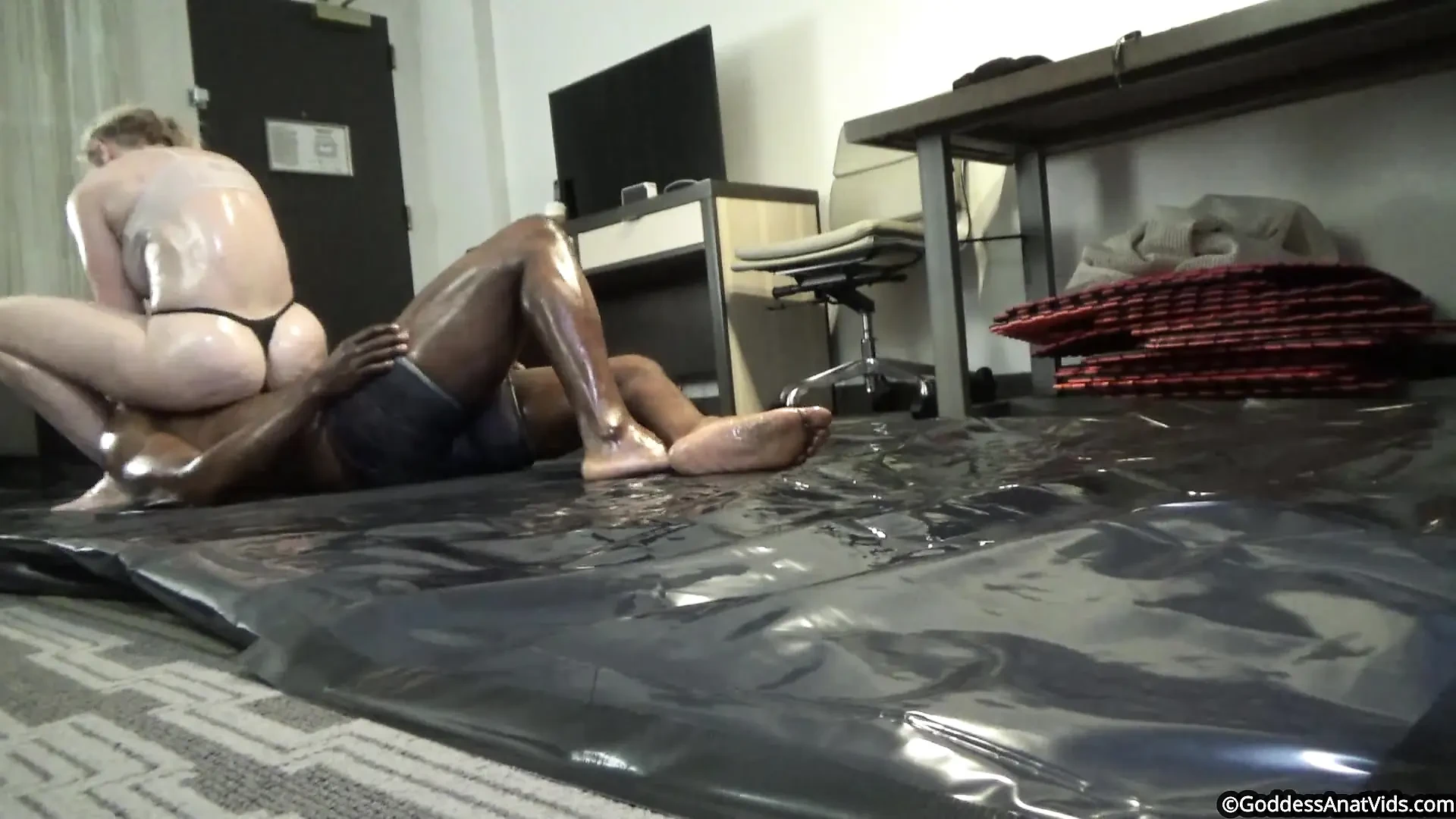 Anat vs Terry, oil wrestling