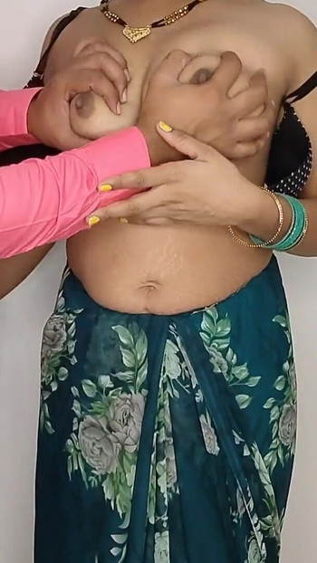 Captivating moment from "Komal ka blouse telar ne dhila sil dia dubara nap le ke silaya"