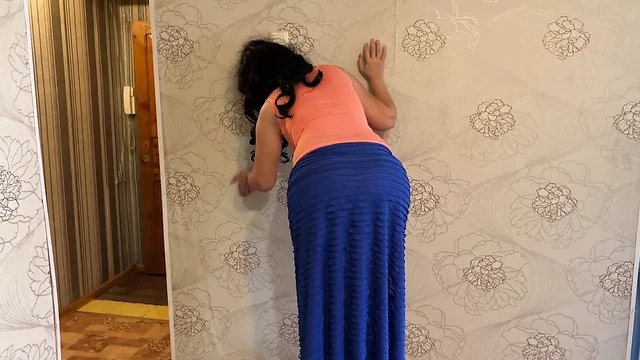 Mature MILF bent over and prepared her ass for anal