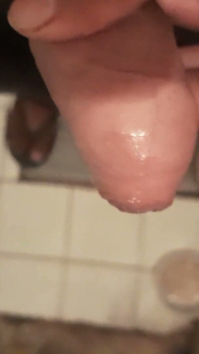 It was a lot of fun to go to the bathroom and shake the cock and take out the water | Clip 1