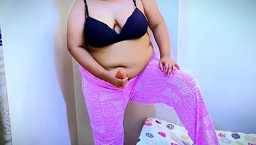 Büyük memeli ateşli üvey annenin büyük şişman yarağı otel odasında mastürbasyonla yakalandı!