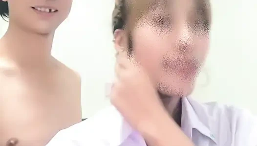 Тайская студентка в видео от первого лица (за сценой)