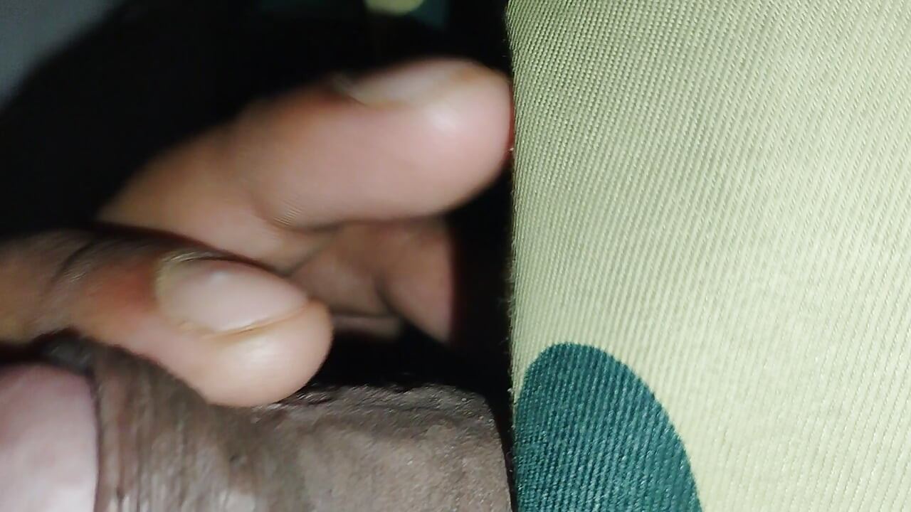 Hintli kadın elle muamele çekiyor