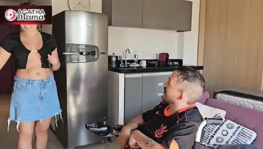 Aku, Agatha Mama dalam wanita kebersihan dengan rok pendek membersihkan menjadi sialan liar dengan pengguna kursi roda mesum!