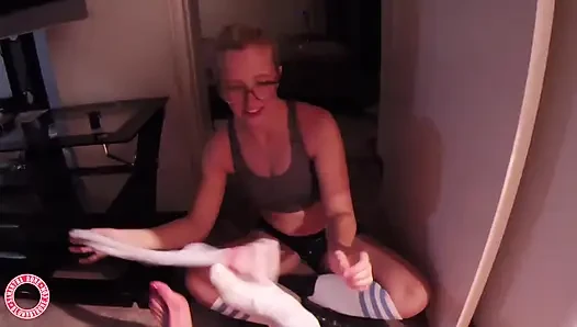 Samantha Rone Has Stinky Smelly Feet!