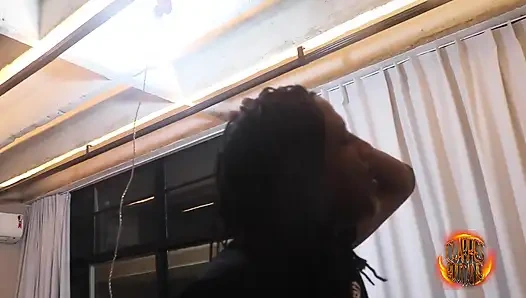 Mixing up Things a Little on Top of Copan Kah Fox and Dandara Moraes