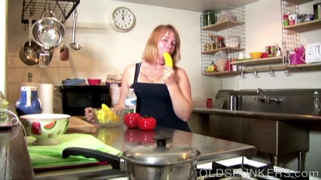 Horny housewife fucks her soaking wet pussy until she cums