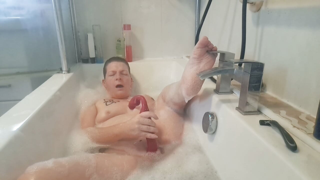 I had a nice warm bath, a shave and an orgasm. It was magical!