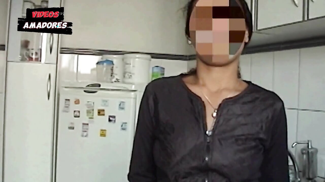 Sevgilinin yarağına oturuyor