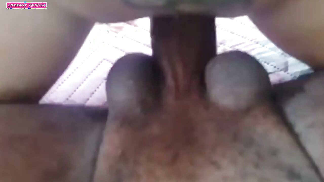 私と友達は、部屋で私たちのプレイの一部をやってくれる才能ある人を雇いました。私たち二人はお互いにレズビアン行為をしているところを捕まえ合いました