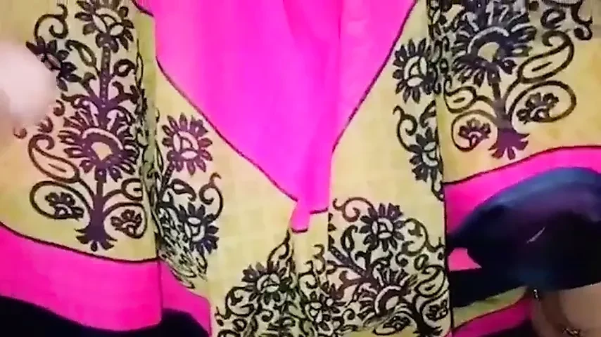 Desi hot teacher ke hath me land pakdba diya student ne