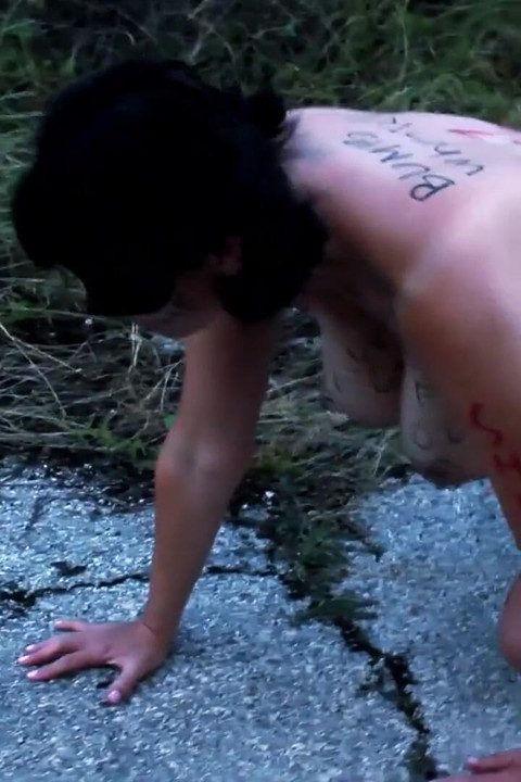 Slave Tih Outdoors to Entertain Strangers