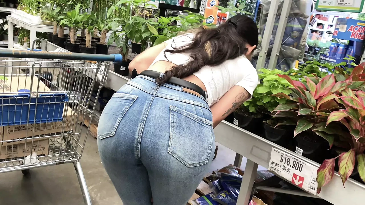 陌生人在超市接我的妻子后乱搞