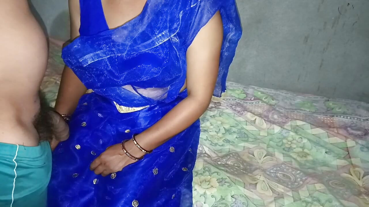 I wear a first time saree and my stepbrother fucked hard me in doggy style