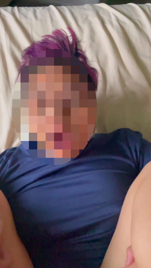 アジアの熟女とジューシーな商品が犯され、宣教師に詰め込まれます