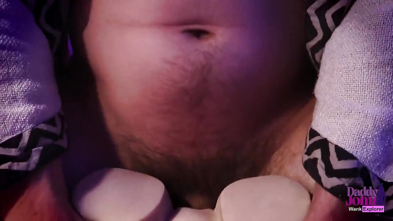 Papa t’a vu en train de te masturber et t’a baisée jusqu’à ce que tu jouisses fort !