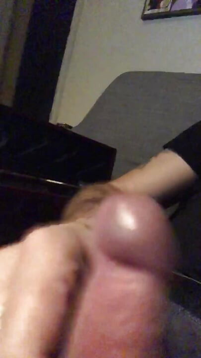 A handjob that ends with a spit that greases my glans!? ...