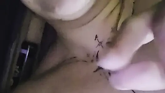Ratu blowjob menunjukkan bagaimana itu dilakukan
