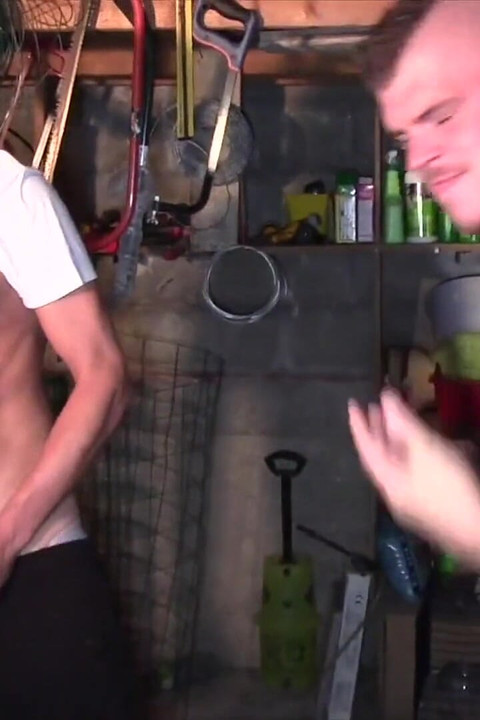 2088 шлюшку Leo трахнул грубо в Snekaer Badboy