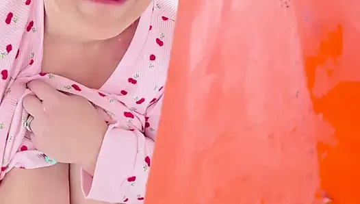 Karda ormanda çıplak iç çamaşırı yok umrunda değil