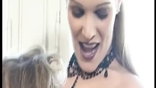 Adegan seks bondage lesbian bareng tante seksi jerman rambut pirang