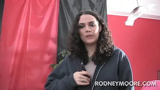Minyon Zayda götüne sokuyor ve yarak emiyor