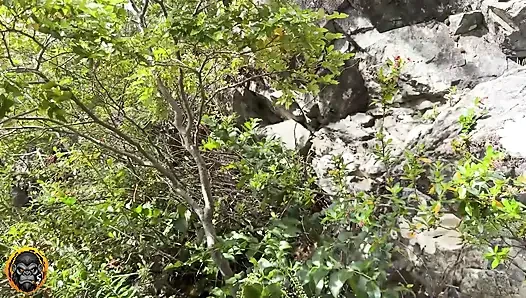 Aku akan berhubungan seks dengannya di hutan... Saya harap tidak ada yang melihat kami ft. albx09