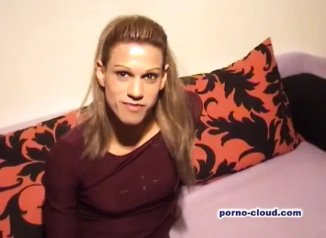 Home service tranny seduces a horny dude