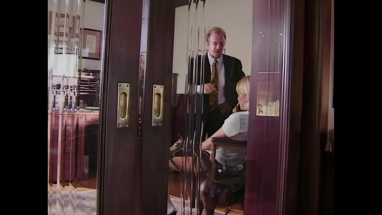 아나스타샤 블루: 나는 성숙한 남자에게 암캐처럼 두드리는 것을 좋아합니다