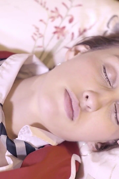 Jessika Night inlerken, çığlık atarken ve sikişerken asla unutamayacağı bir ilk sahnesi
