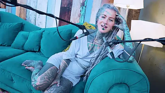 Aku lagi ngomongin tentang p - passion - asmr podcast sfw lagi ngobrol sama model bertato rambut gimbal gotik