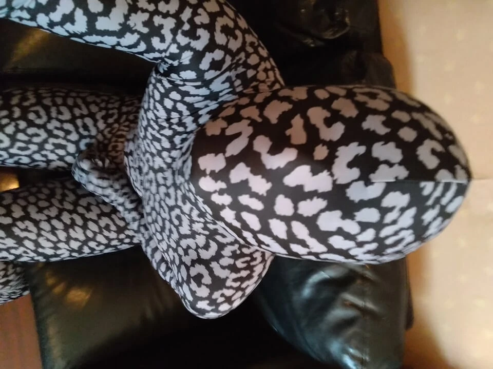 I masturbated comfortably while being tightened in gray leopard print full-body tights!