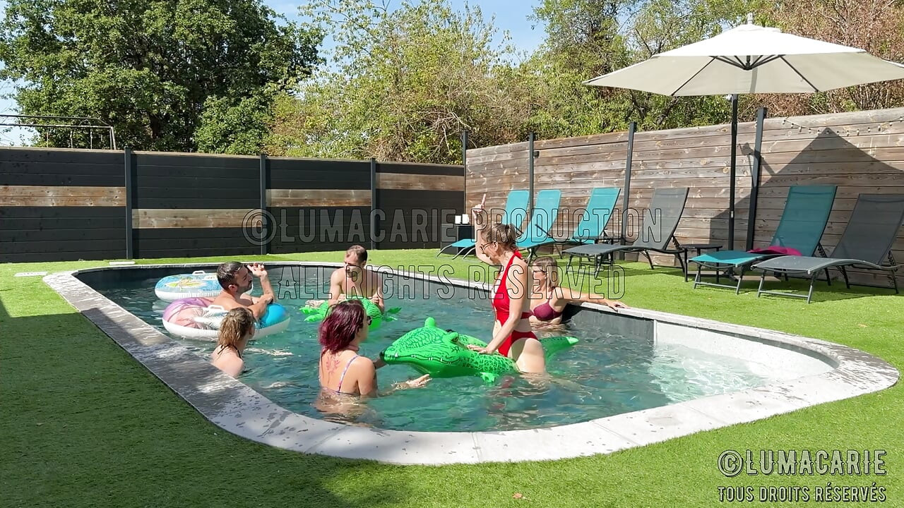 Pesta seks di kolam renang