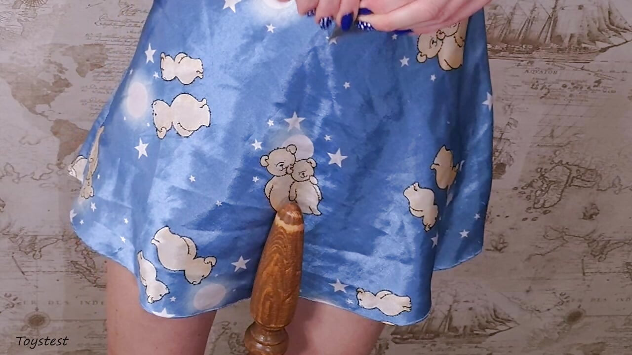 Bedpost anal fetysze! Drobna laska anal jazda łóżko post