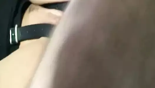 Une salope anglaise se fait baiser brutalement dans une camisole de force