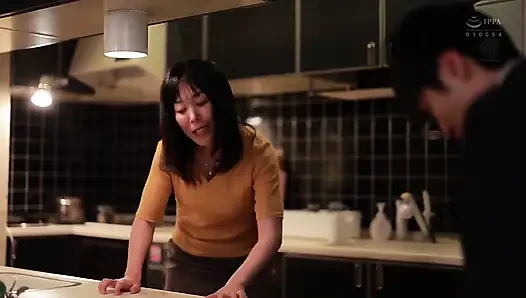 Kau hewan perawanku yang patuh. Bos wanita menjinakkanmu mainan seks favoritnya, bagian 1