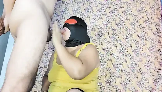 Красивый минет, она сосет мои яйца