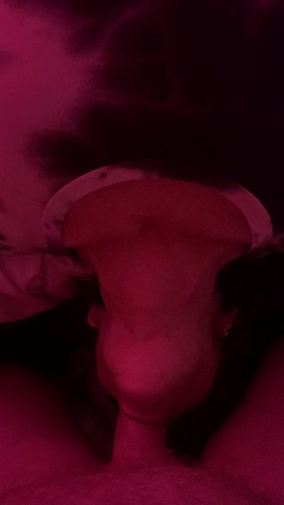 Büyük yarağını gırtlağına kadar alıyor