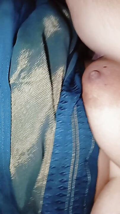 Hot mammi ne mere ghar aakar apni chut kyu chud