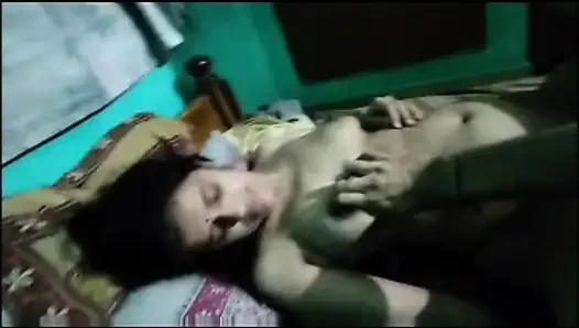 Desi bhabhi ki mast chudai raat mein bra panty khol kar