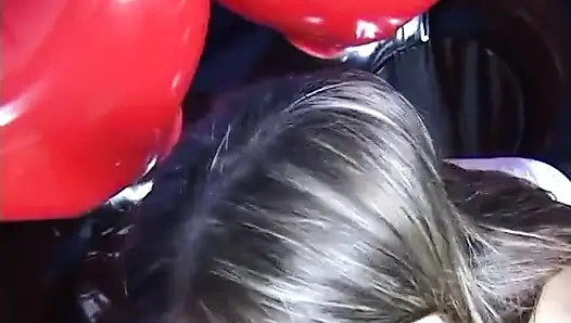 Sevimli sürtük bakış açısıyla yarak emiyor