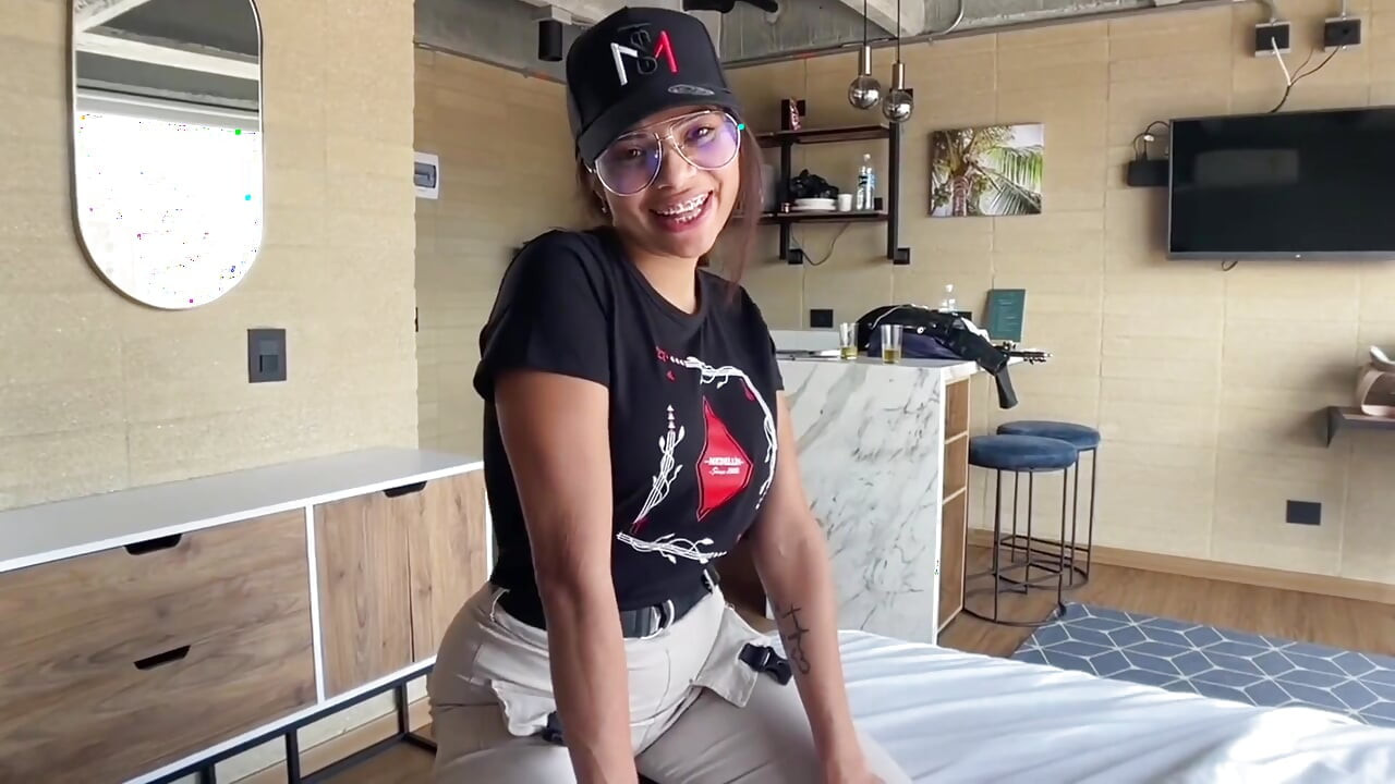 เย็ดฮาร์ดคอร์ - สาวละตินผมสีน้ําตาลแดงตัวเล็กคลั่งและสกปรกสําหรับการเย็ดจัดหนักใน มุมมองคนเย็ด