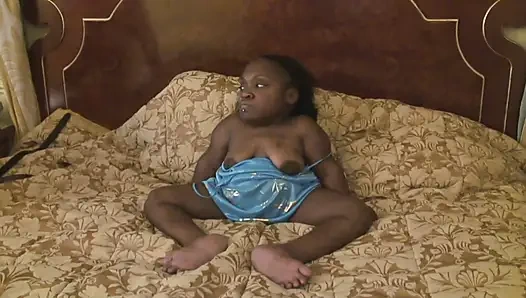 Ebony midget gets sprayed on her belly