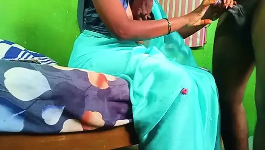 Ammu показывает сиськи Saree и секс с другом