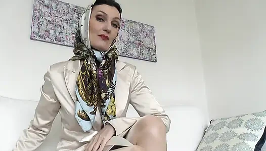 Hari ini, kamu akan masturbasi dengan mobil headscarf! Lady Victoria Valente