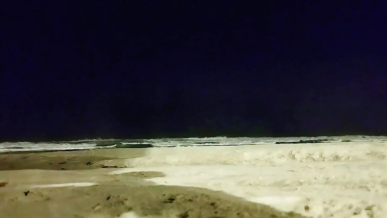 Ljudi na plaži polude kada se namokrim u šortsu