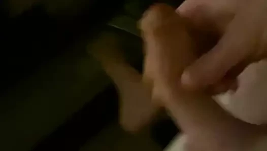 kanepede okşayarak