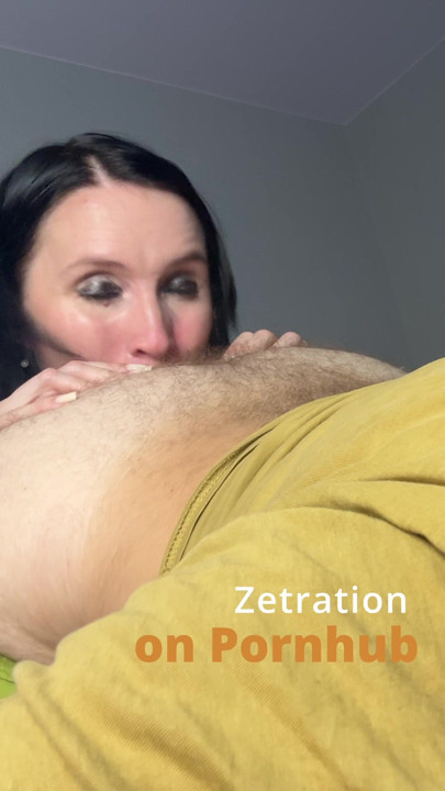 Ruke na guzicama, jezik duboko. Tako je pravim